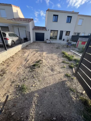 Terrassement-gravier-aménagement-allée-alpilles-paysagiste-jardinier